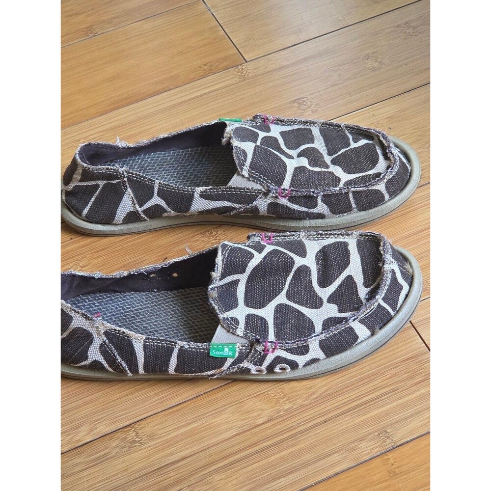 Sanuk Giraffe Print Flats I'm Game Sidewalk Surfer 9 US